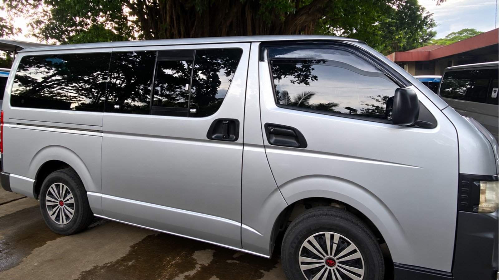 Toyota Hiace (Van-004)