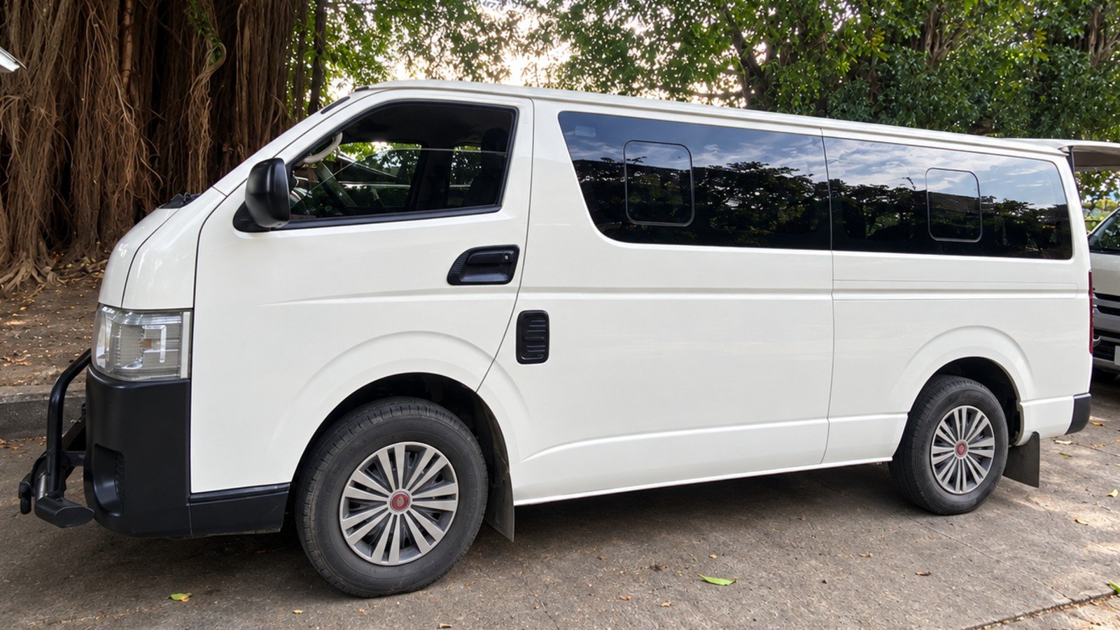 Toyota Hiace (Van-006)