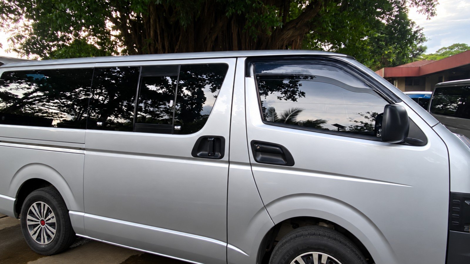 Toyota Hiace (Van-007)