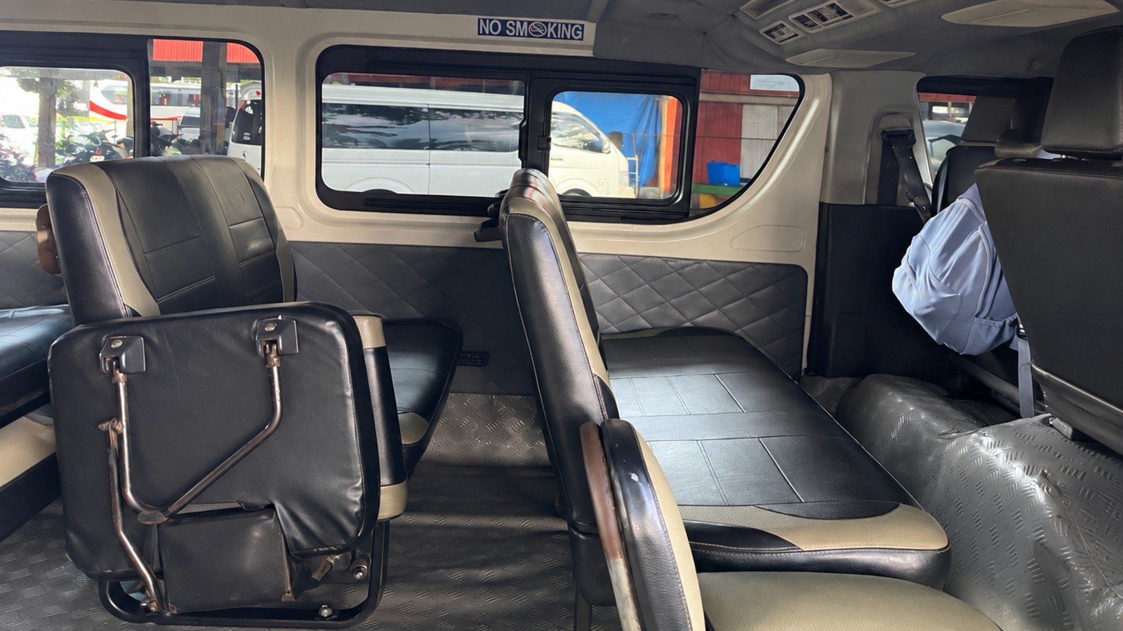 Toyota Hiace (Van-005) photo 2